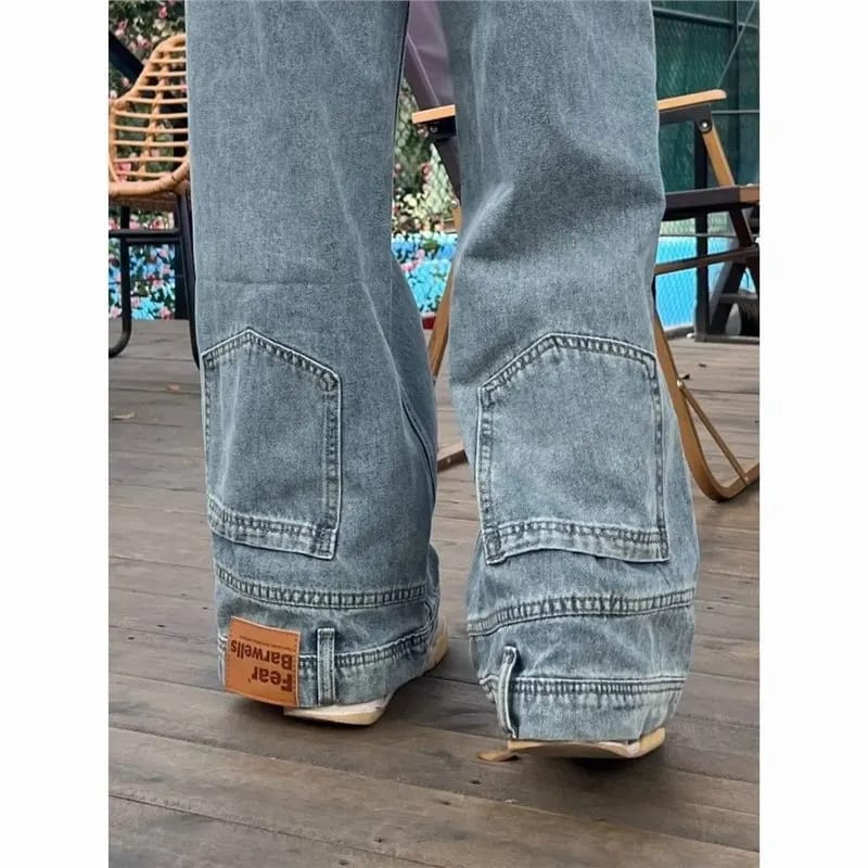 Pantalón jeans mujer tiro alto, corte recto holgado, pierna ancha, estilo retro urbano americano.